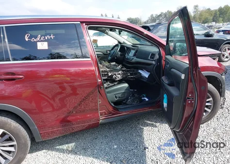 2017 Toyota Highlander Xle z USA, uszkodzony, nr VIN 5TDJZRFH8HS465789